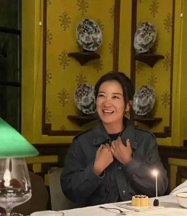 《你好,李焕英》电影海报