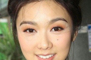 40岁薛凯琪少女感秘诀：妆发、神情、体态全解析