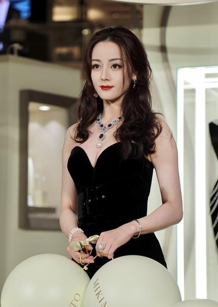 迪丽热巴黑金艳后社交媒体热度