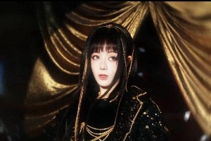 迪丽热巴黑金艳后造型引爆热搜，美神降临《开始推理吧》