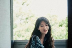 杨紫杭州MK活动状态佳，三天三城行程引关注