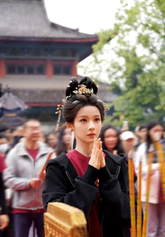 林允开机仪式造型